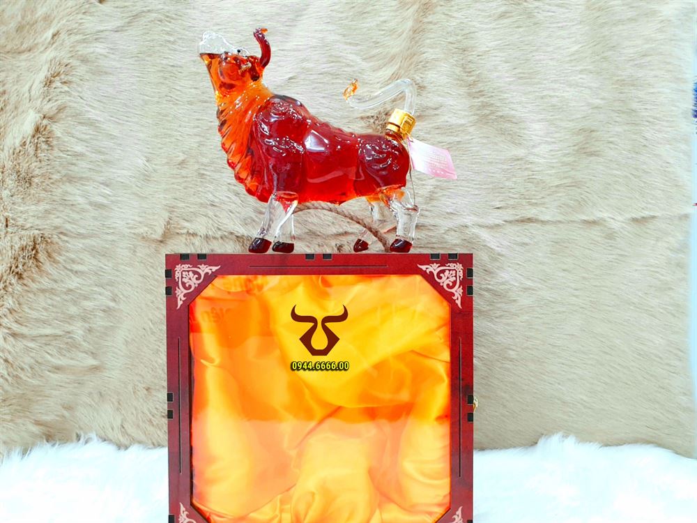 Rượu con Tr&acirc;u Nga thủy tinh hộp gỗ