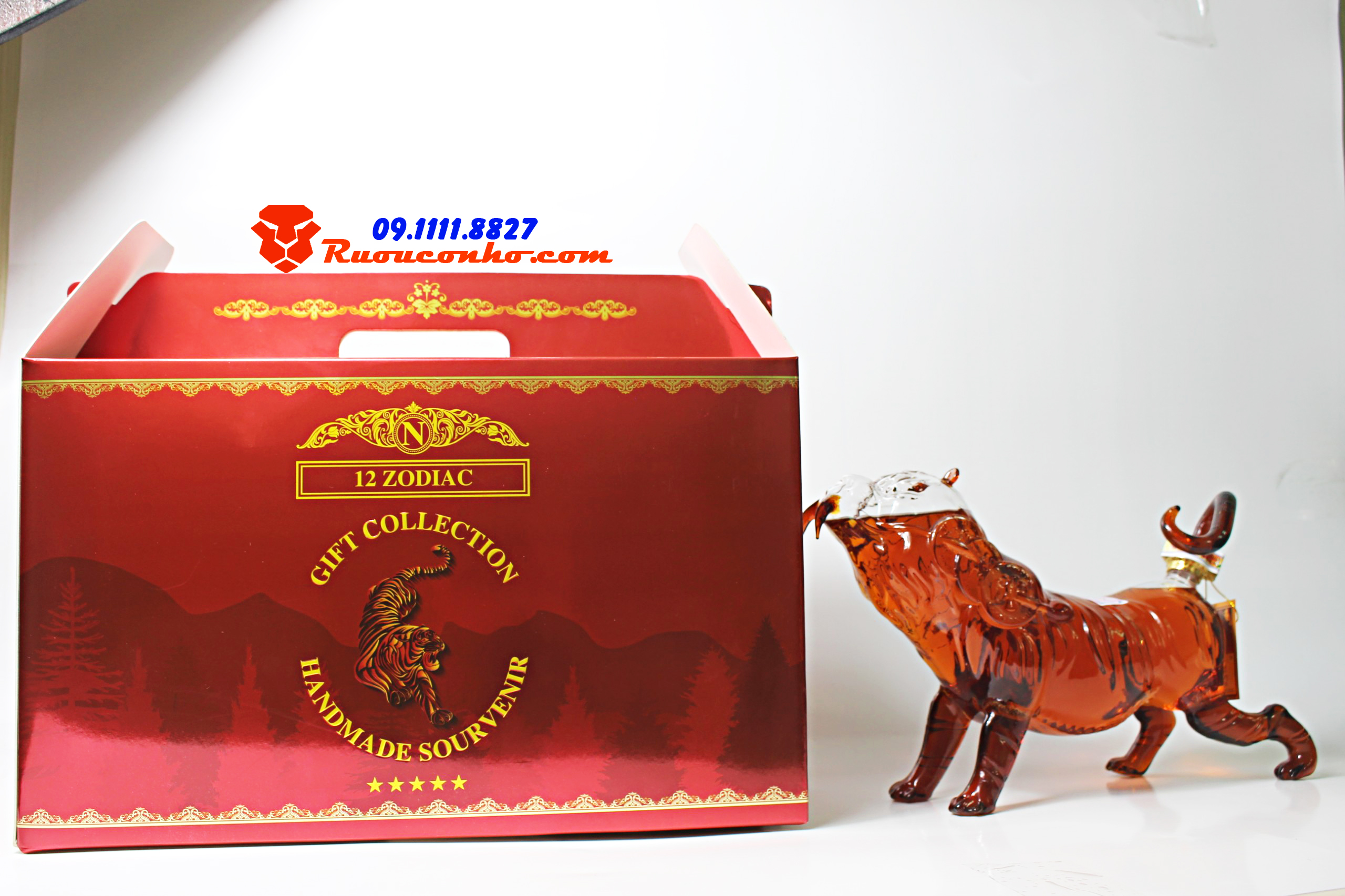 Rượu con hổ thủy tinh - Hổ răng kiếm