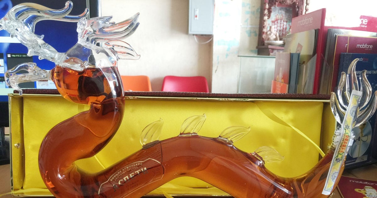 Rượu Con Rồng Nga Thủy Tinh 2024