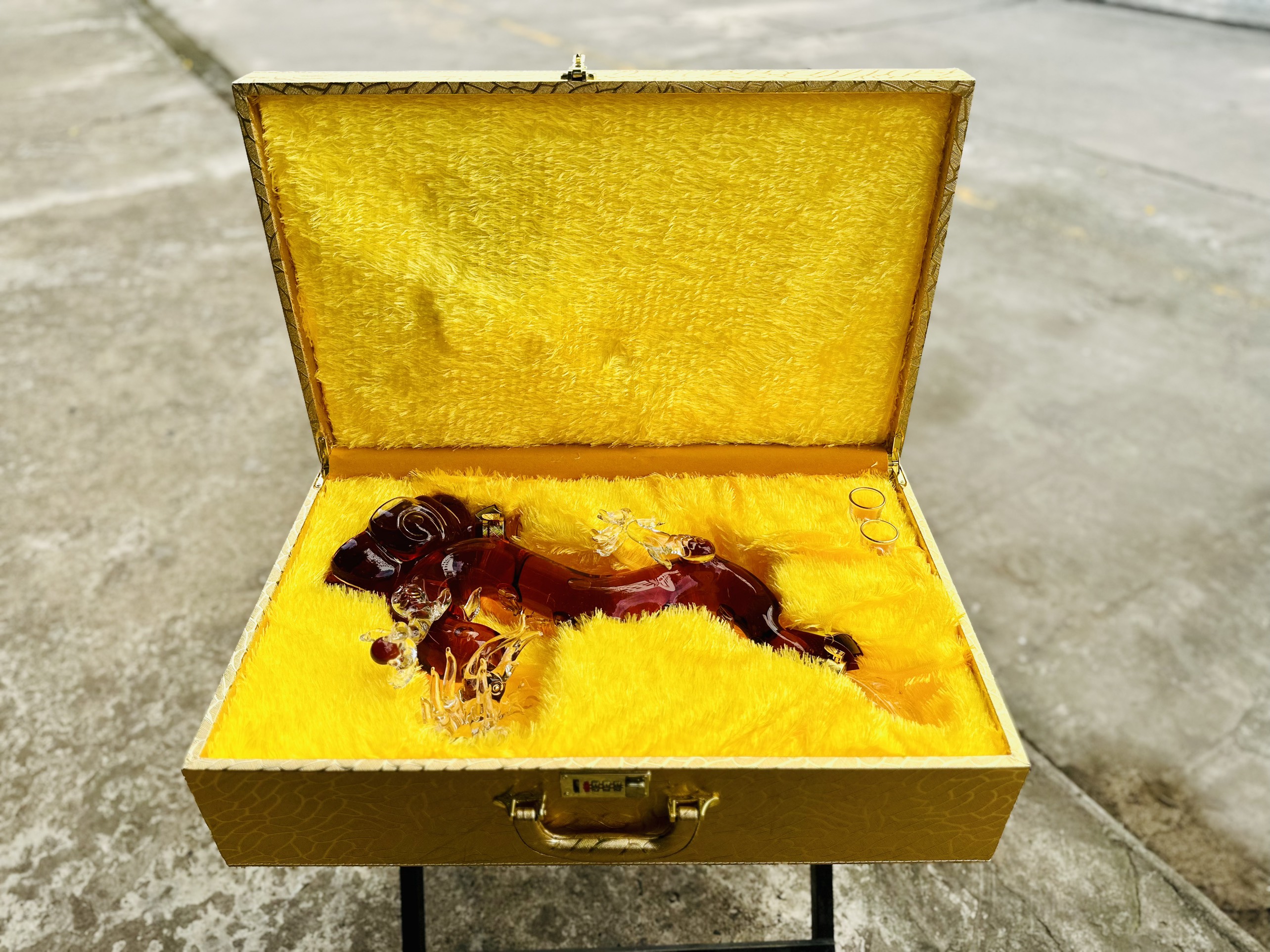 Rượu Rồng Thủy Tinh Nga - Dáng đứng